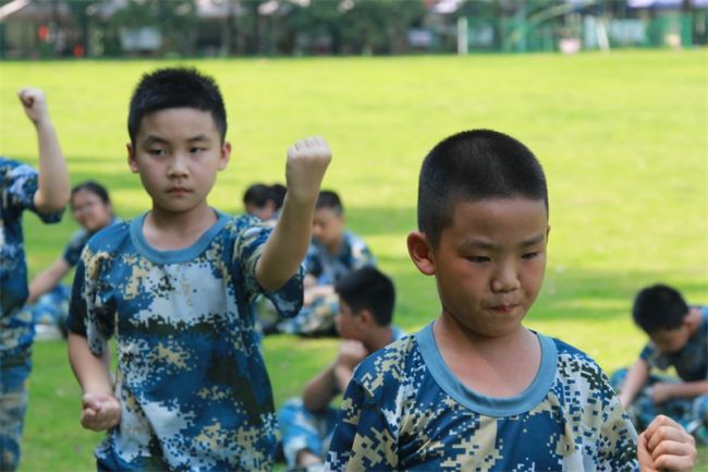 湖北正念夏令营：参加军事夏令营锻炼提升孩子的整体品质