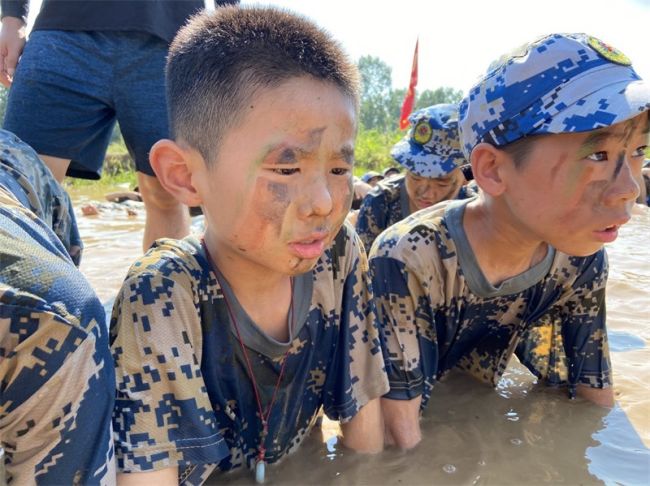 [武汉夏令营]湖北正念夏令营：武汉军事夏令营：培养孩子们的服从意识和独立意识