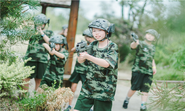 武汉阳光领袖夏令营-军事夏令营可以让孩子变得卓越吗？