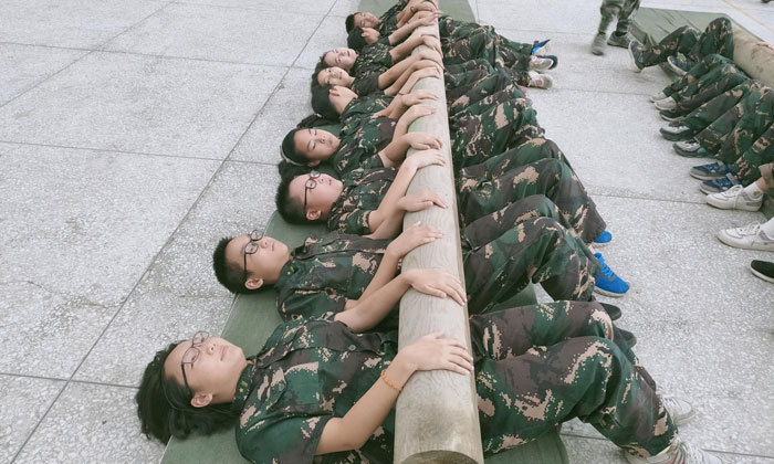 武汉阳光领袖夏令营-青少年每年参加军事夏令营有什么好处？