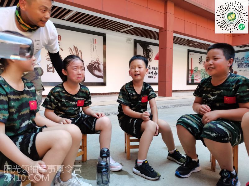 武汉阳光领袖夏令营：中学生参加军事夏令营好不好？