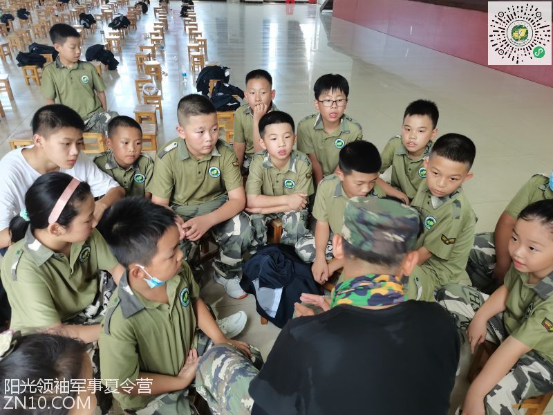 武汉阳光领袖夏令营：孤僻的孩子适合参加军事夏令营吗？