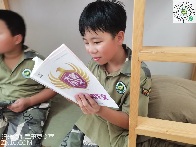 武汉阳光领袖夏令营：爱玩手机的孩子参加军事夏令营合适吗？