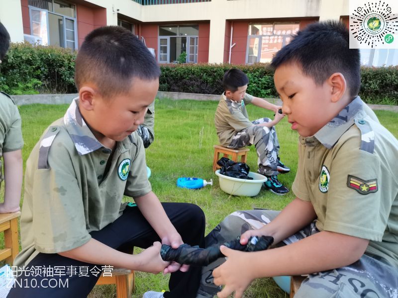 武汉阳光领袖夏令营：爱顶嘴的孩子适合参加军事夏令营吗？