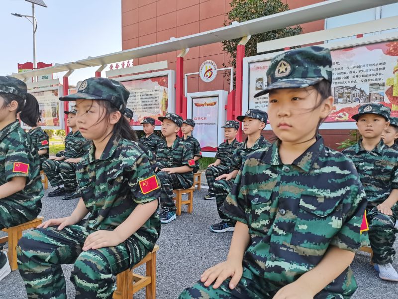 武汉军事夏令营-怎么为孩子选择一个好的军事夏令营？