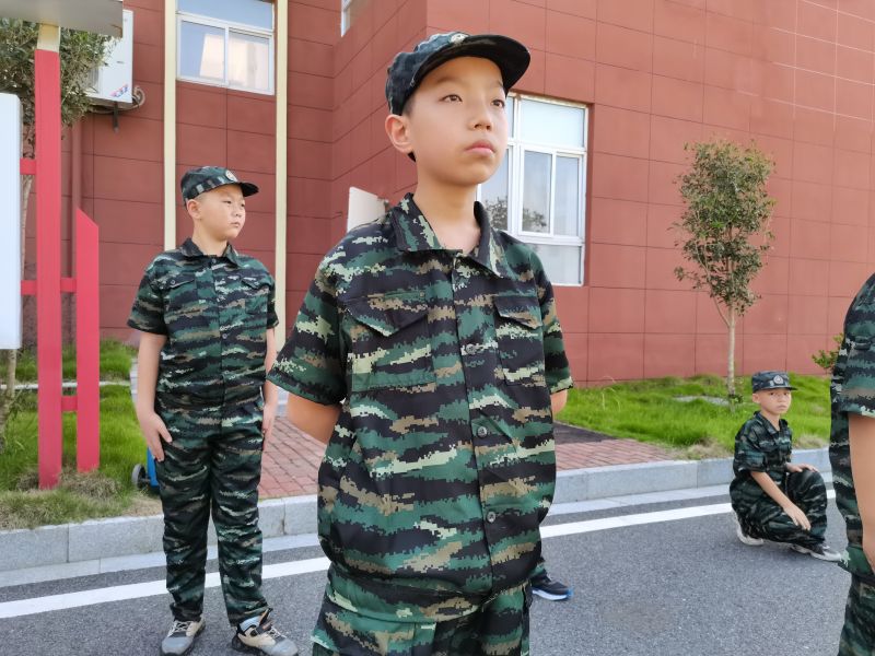 武湖夏令营：军事夏令营纠正青少年做事拖拉行为